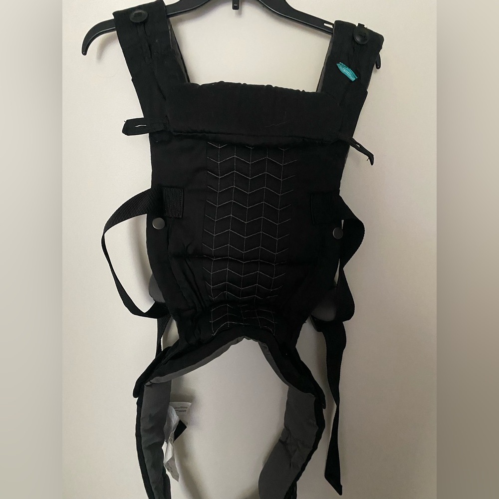 Infantino Upscale Carrier Holds 8lbs - 40lbs Used a couple of times